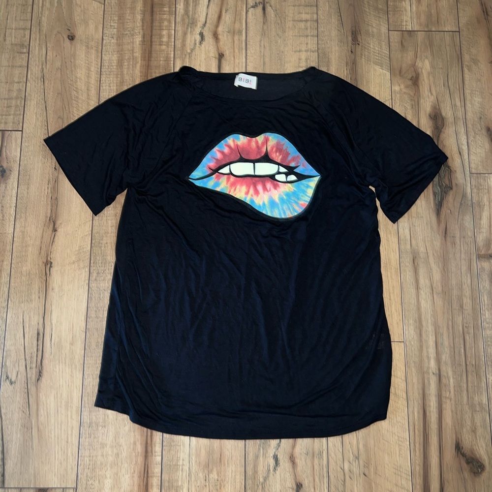 rainbow lips tee